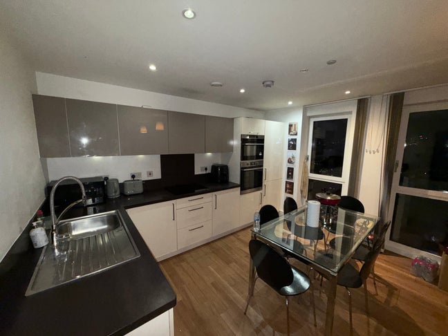 9th-Flr Room w/ Canary Wharf View + Gym & Terrace Main Photo