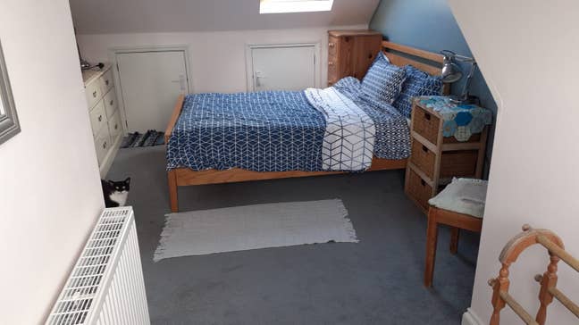 Private ensuite double room with live in landlady  Main Photo