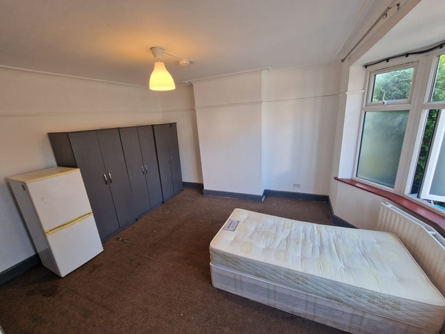 🏡Master Double Room to Let in - Willesden   Main Photo