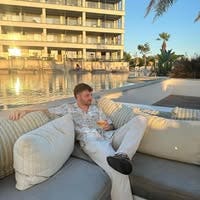 Professional Male seeks a double room Main Photo