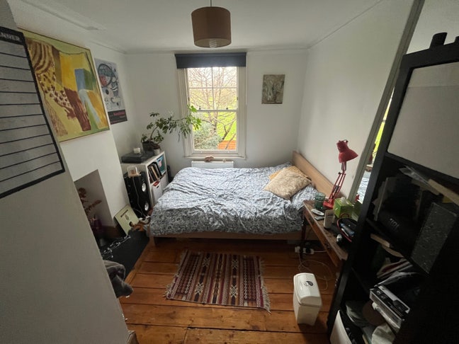 Lovely Bedroom looking over park! Main Photo