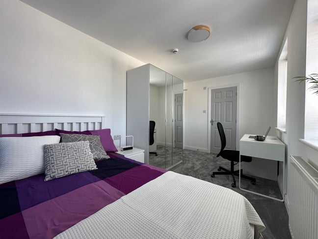 Luxury  Double Room With Ensuite Shower room! Main Photo