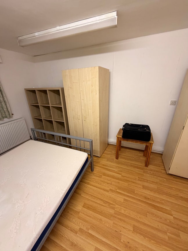 Spacious Double Room with seperate bathroom  Main Photo