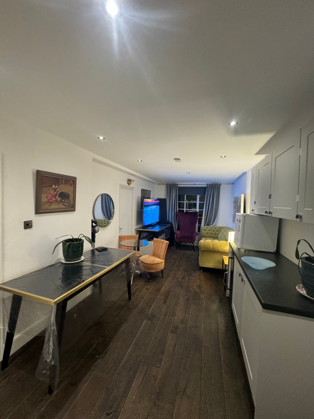 High spec apartment all inc must see W6 Main Photo