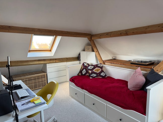 Room in mostly empty house available  Main Photo