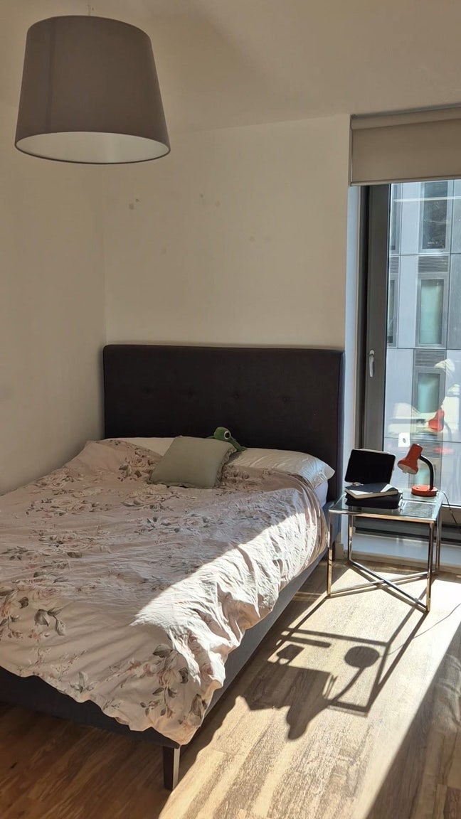 Double Ensuite Bedroom in MediaCity next to tram Main Photo