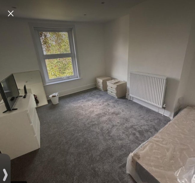 Room to rent in large property Tonbridge Road Main Photo