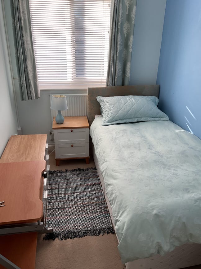 Clean/Bright Single Room  Main Photo