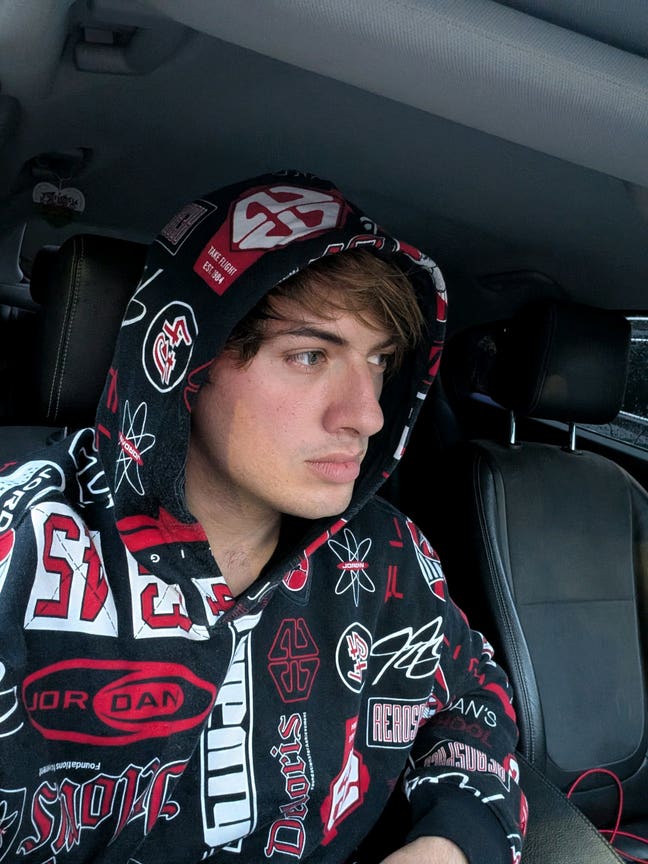 Professional Male seeks a single or double room Main Photo