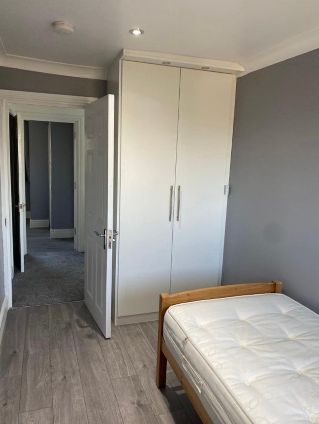 Single Bedroom Ensuit Room Shared Flat Main Photo