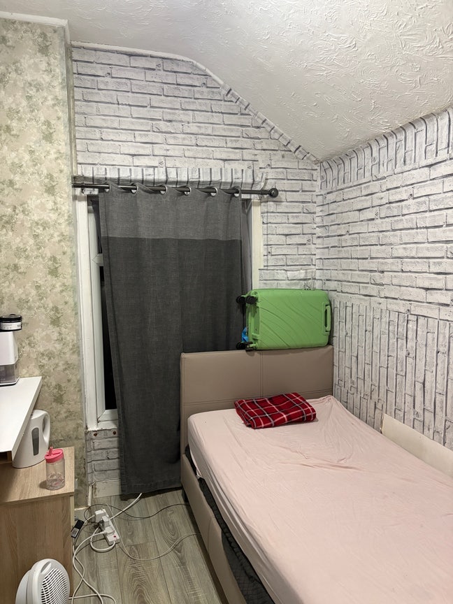 Single room-deposit already paid,£435/month Main Photo