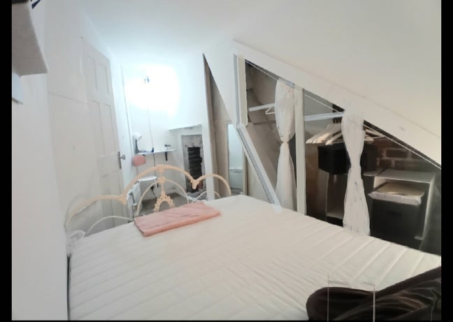 2 minutes walk to London Road Brighton station. Main Photo