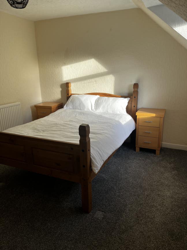 2 rooms, 5 minute walk to UoA campus Main Photo