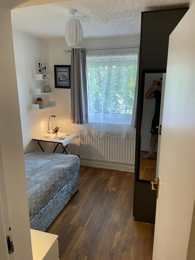 Single Room to Let Main Photo