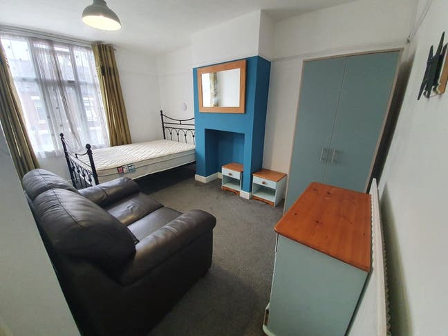 Double room to rent. Available 31 December 2025 Main Photo