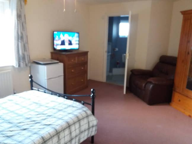 2 double rooms available to Hinkley C workers  Main Photo