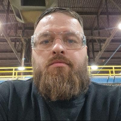 Professional Male seeks a single or double room Main Photo