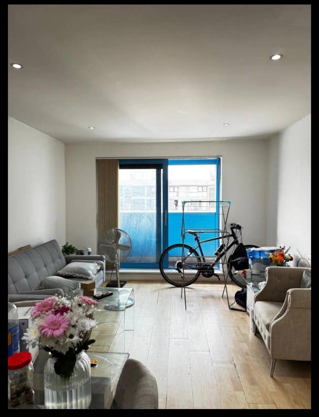 Double Bedroom for Rent in Custom House – Availabl Main Photo