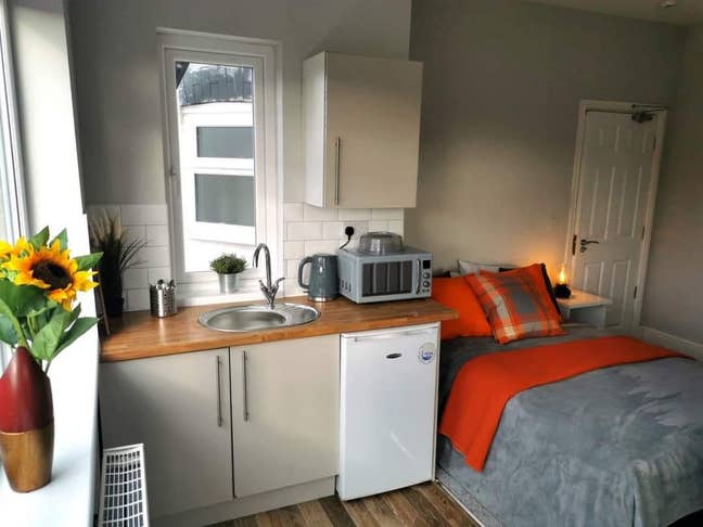 Room with Ensuite and Kitchinette in DN1 Main Photo