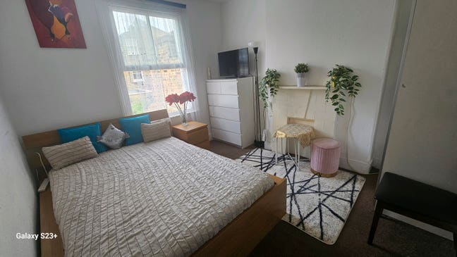  Nice  duble  room  in zone  2 W6  Main Photo