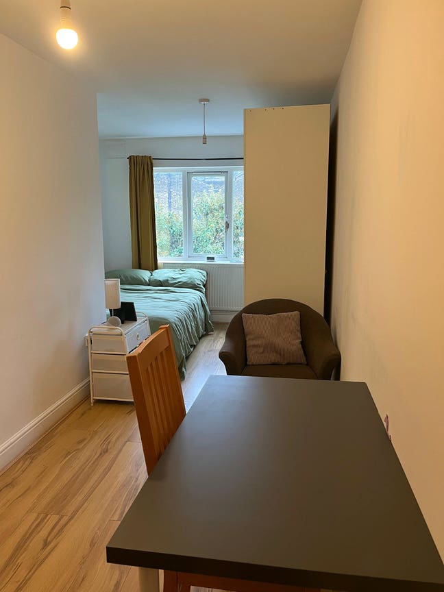 🌿 Bright and Spacious Double Room (1-2 month let) Main Photo