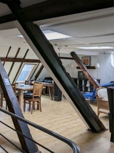 Bright Double Room in Huge Character Property Main Photo