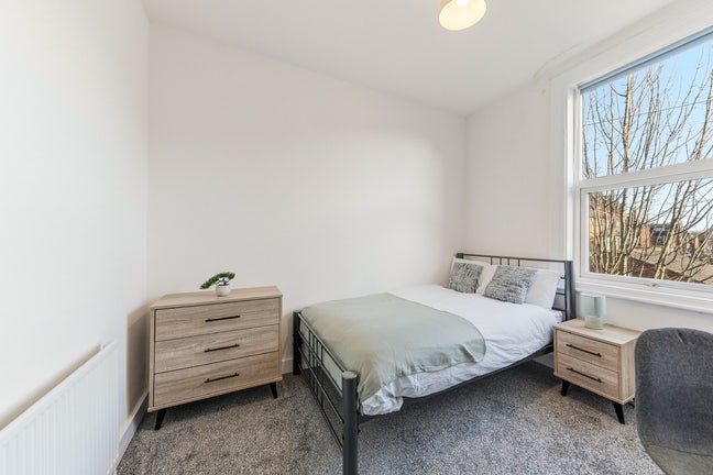 ***3 Newly Refurbed Rooms,Brand New Furniture*** Main Photo