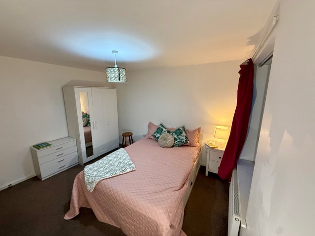 Large Double Rooms 10mins from town | Salford Main Photo