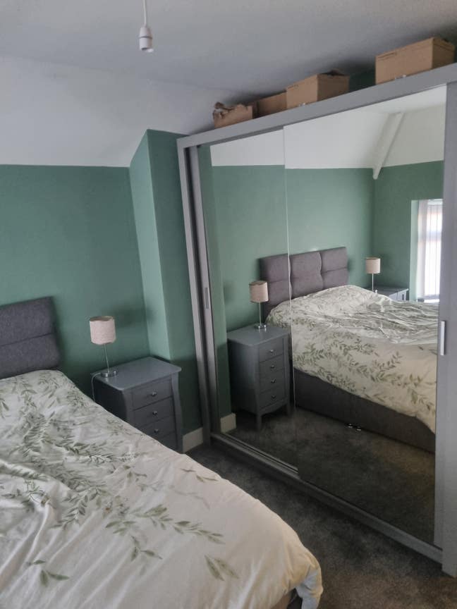 Fully furnished double room newly renovated Main Photo