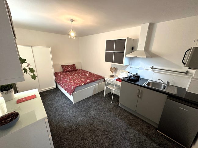 Large Modern Self Contained Studio Main Photo