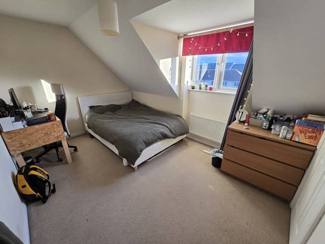 Double Furnished Room available from 12th Dec Main Photo