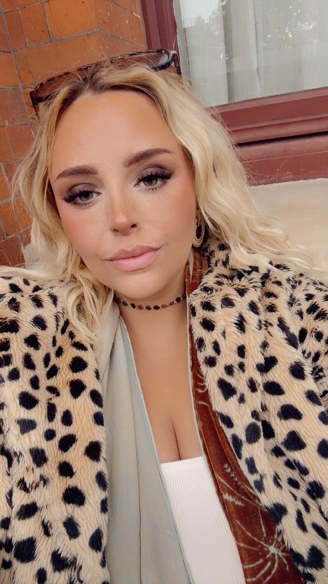 I am a professional female aged 29, looking f... Main Photo