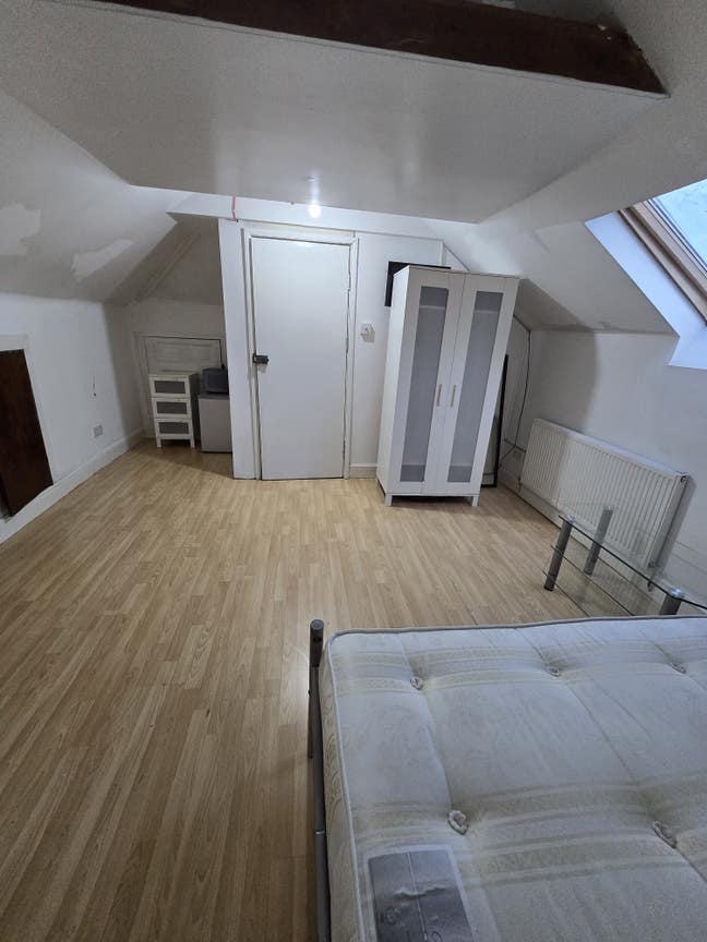 Double room with Bathroom £850 Main Photo