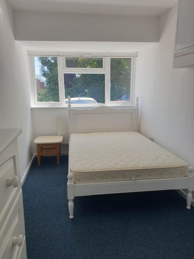 Cosy double room - bills not included Main Photo