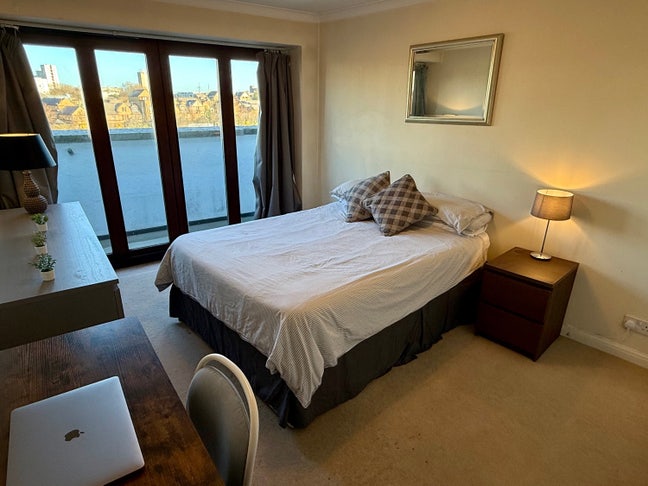 Ensuite Double | Balcony | Wapping E1W Main Photo