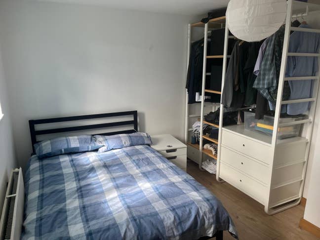 Double bedroom for a single occupant Main Photo