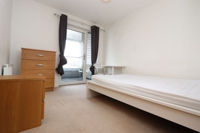 Beautiful room with balcony - North Greenwich SE10 Main Photo