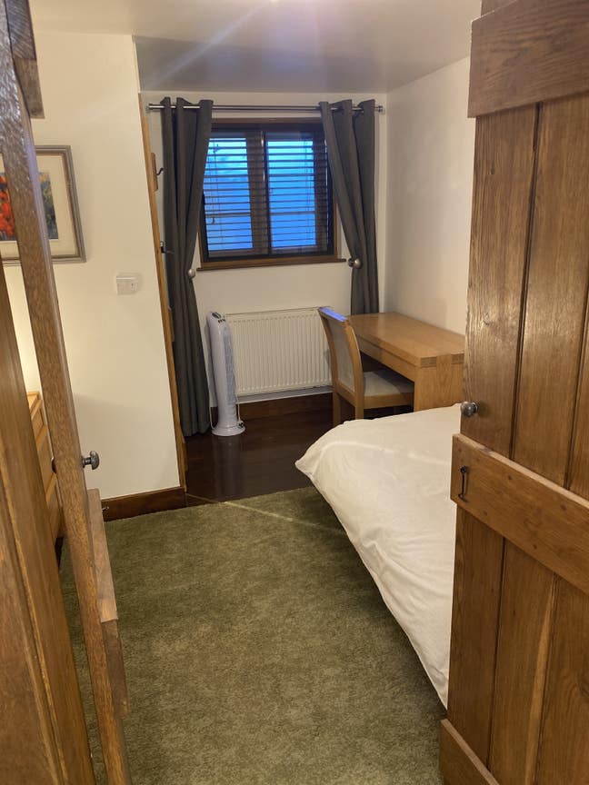 Professional wanted to house share  Main Photo