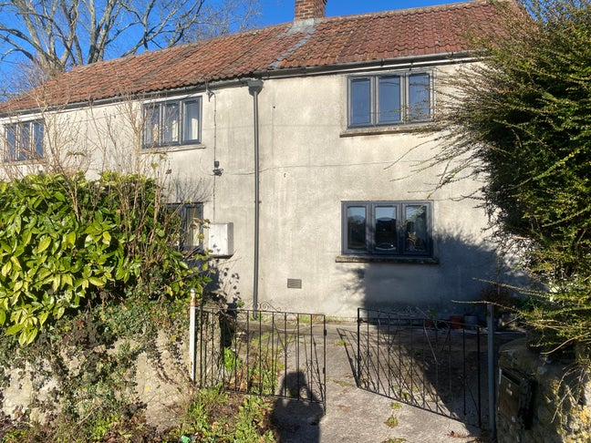 Double Room in Shared Cottage Main Photo