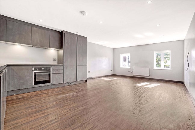 Spacious Double Room Available – Ideal for 2 Main Photo