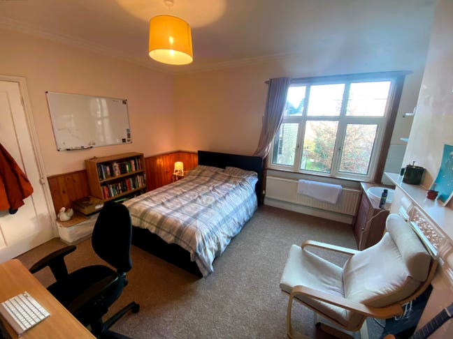One double room available in sociable house Main Photo