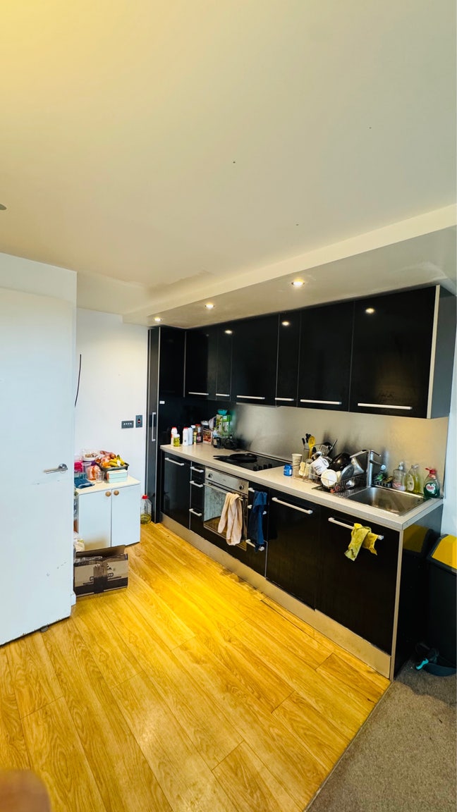 Double ensuite room in city center n free parking Main Photo