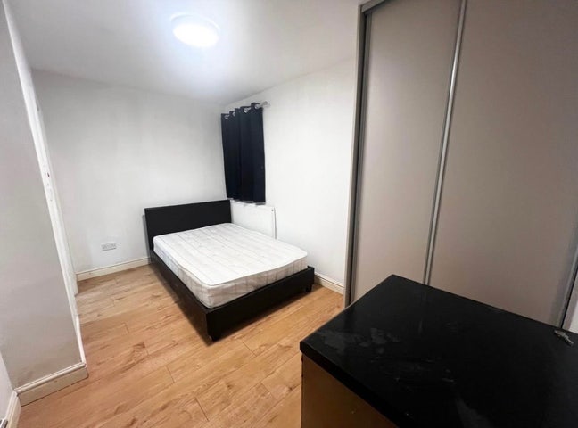 En-suite room available in Cowley! Main Photo