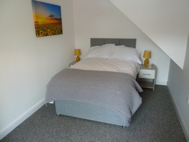 Stunning Double  Room Close to High St  Main Photo