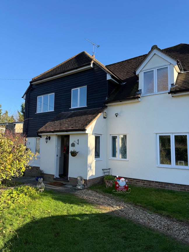 Spacious room in 5 bed house - living with 1 male  Main Photo