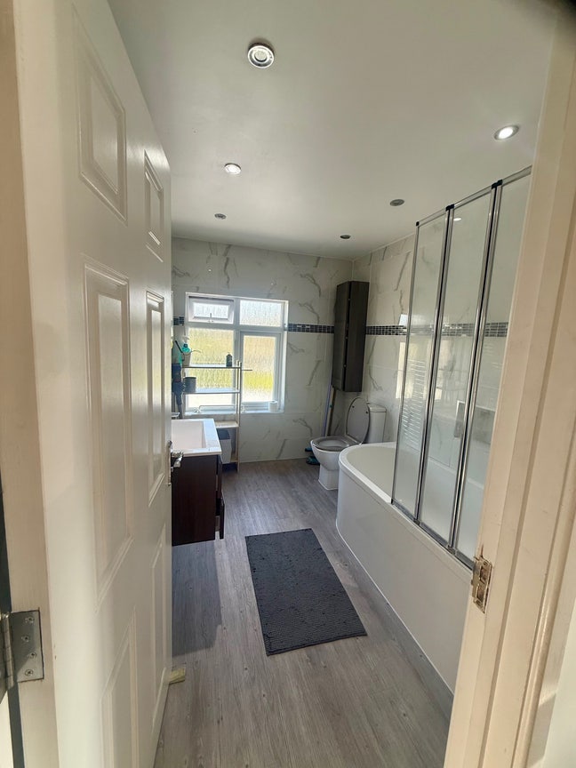 Nice and clean house, 1 room well maintained  Main Photo