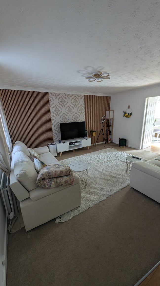 Well presented double bedroom. Fully furnished Main Photo