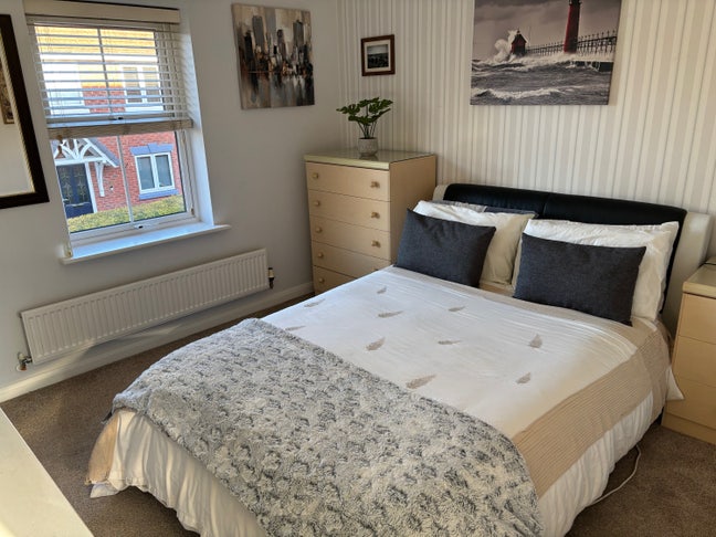 Double room to rent in family home.  Main Photo