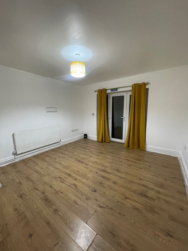 3 Bed House - Close to Town- Leopold Str- CV1 5Bl Main Photo