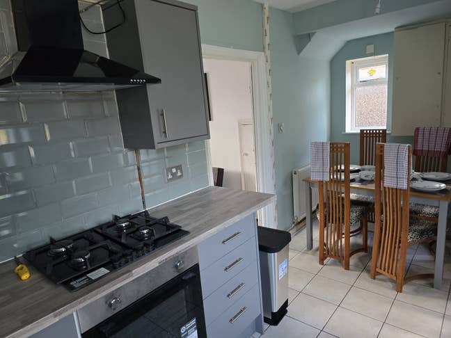 Semi detached house for rent  Main Photo